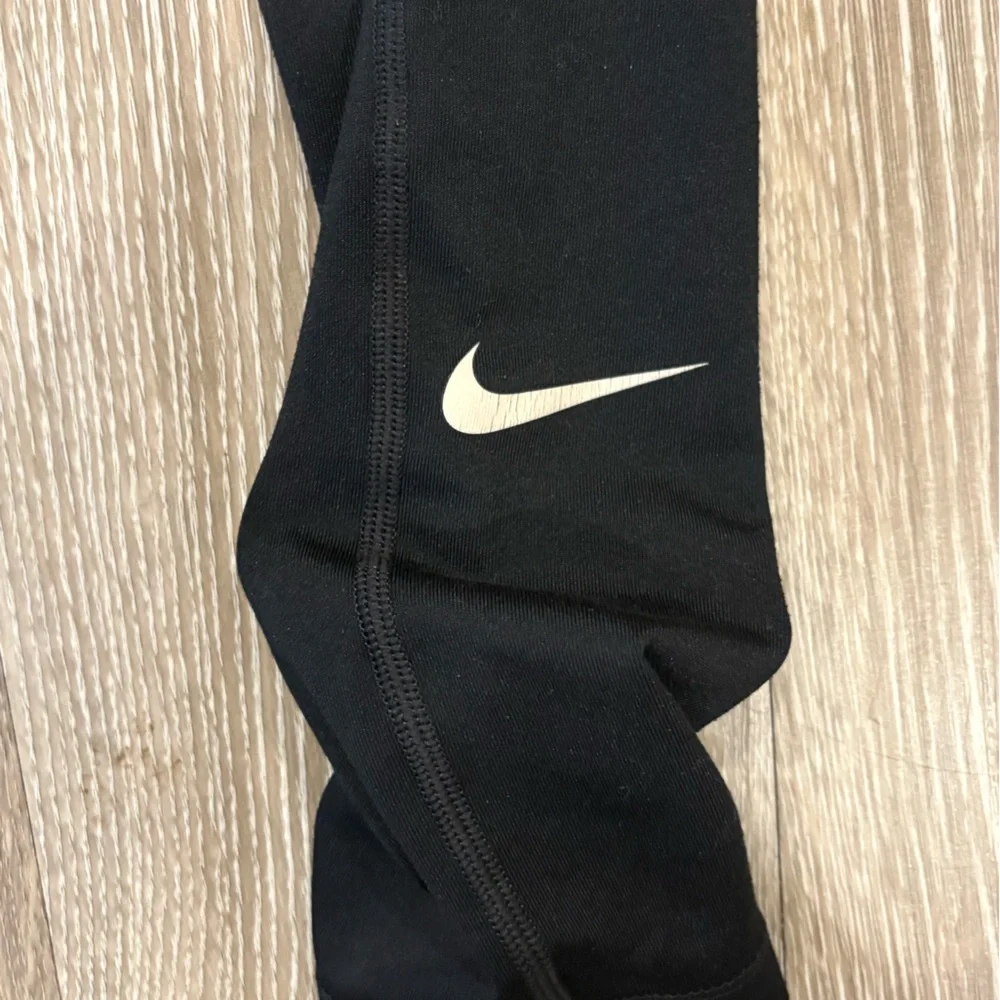 Nike Black Pro Women's Compression Leggings - Picture 2 of 3
